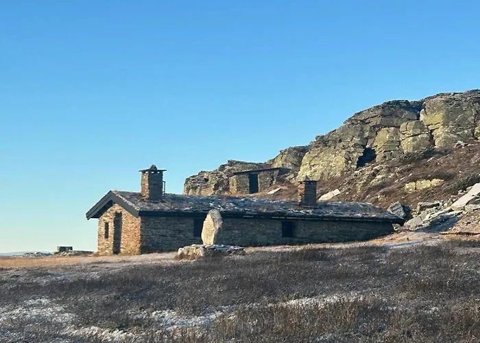 Mountain - Midtgardstunet